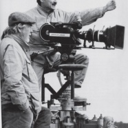 Andrejus Tarkovskis ir kino operatorius Svenas Nykvistas filmuojant „Aukojimą “