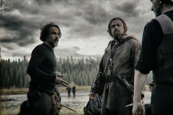 Leonardo DiCaprio ir Alejandras Gonzálezas Iñárritu filmuojant „Hju Glaso legendą“